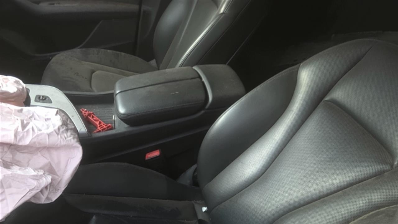 https://f005.backblazeb2.com/file/img-partshotlines-com/Inventory/EC801/Vehicle/216952_11.jpg