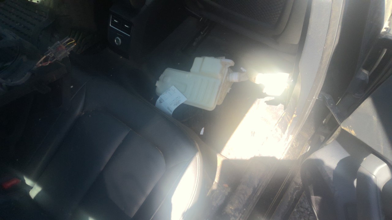 Vehicle/219044_03.jpg