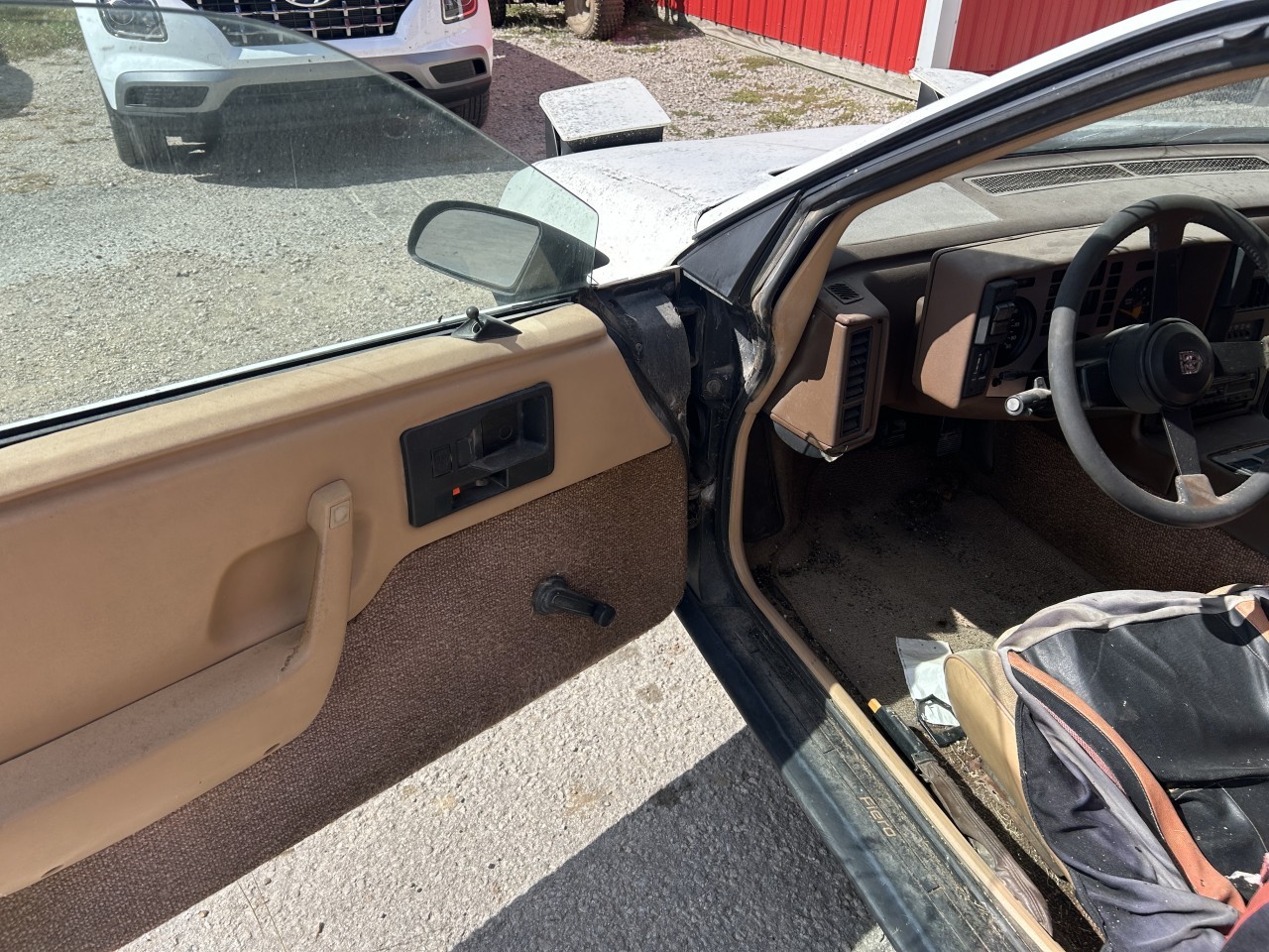 https://f005.backblazeb2.com/file/img-partshotlines-com/Inventory/EX304/Vehicle/28298_10.jpg