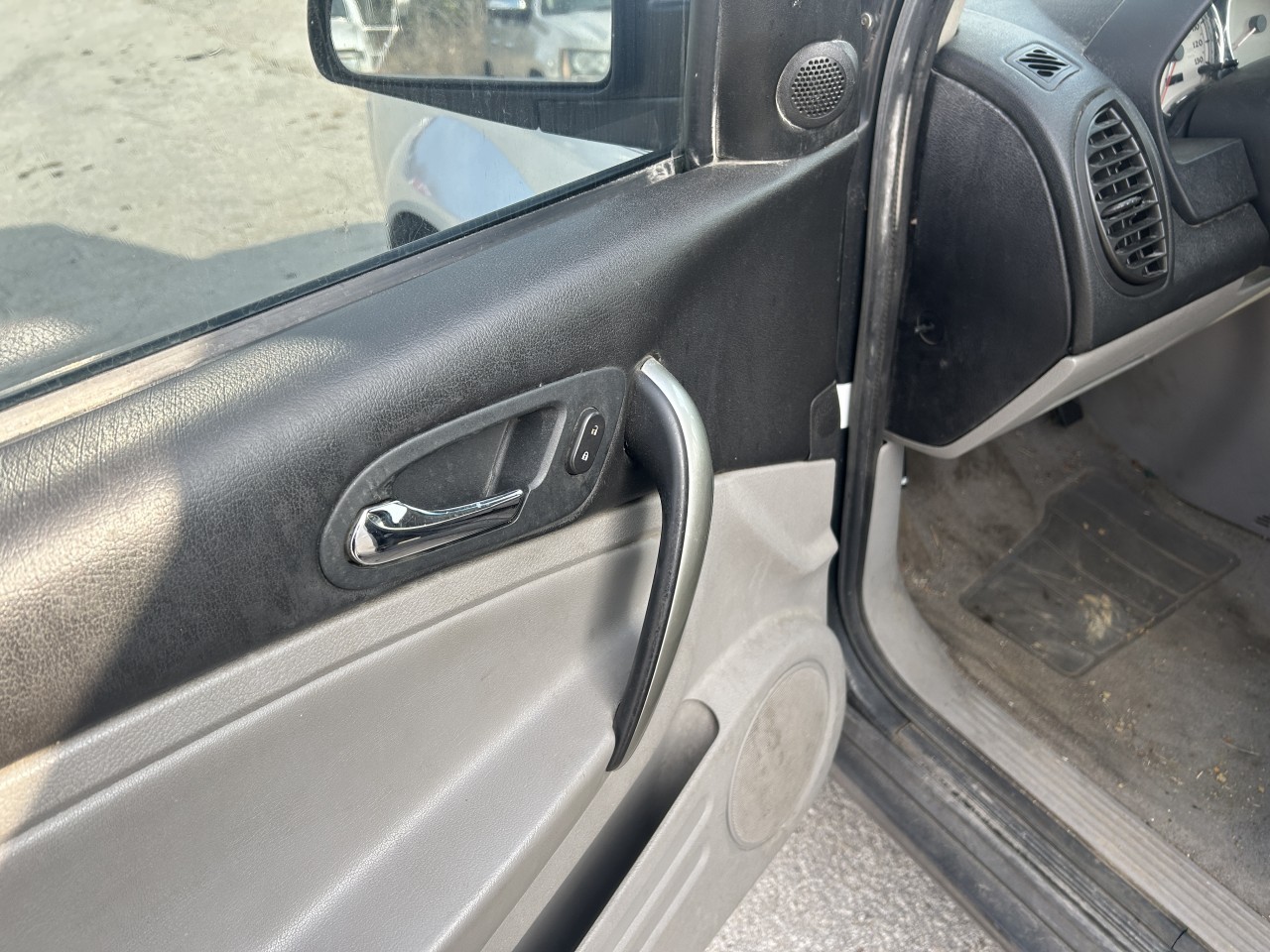 https://f005.backblazeb2.com/file/img-partshotlines-com/Inventory/EX304/Vehicle/29588_08.jpg