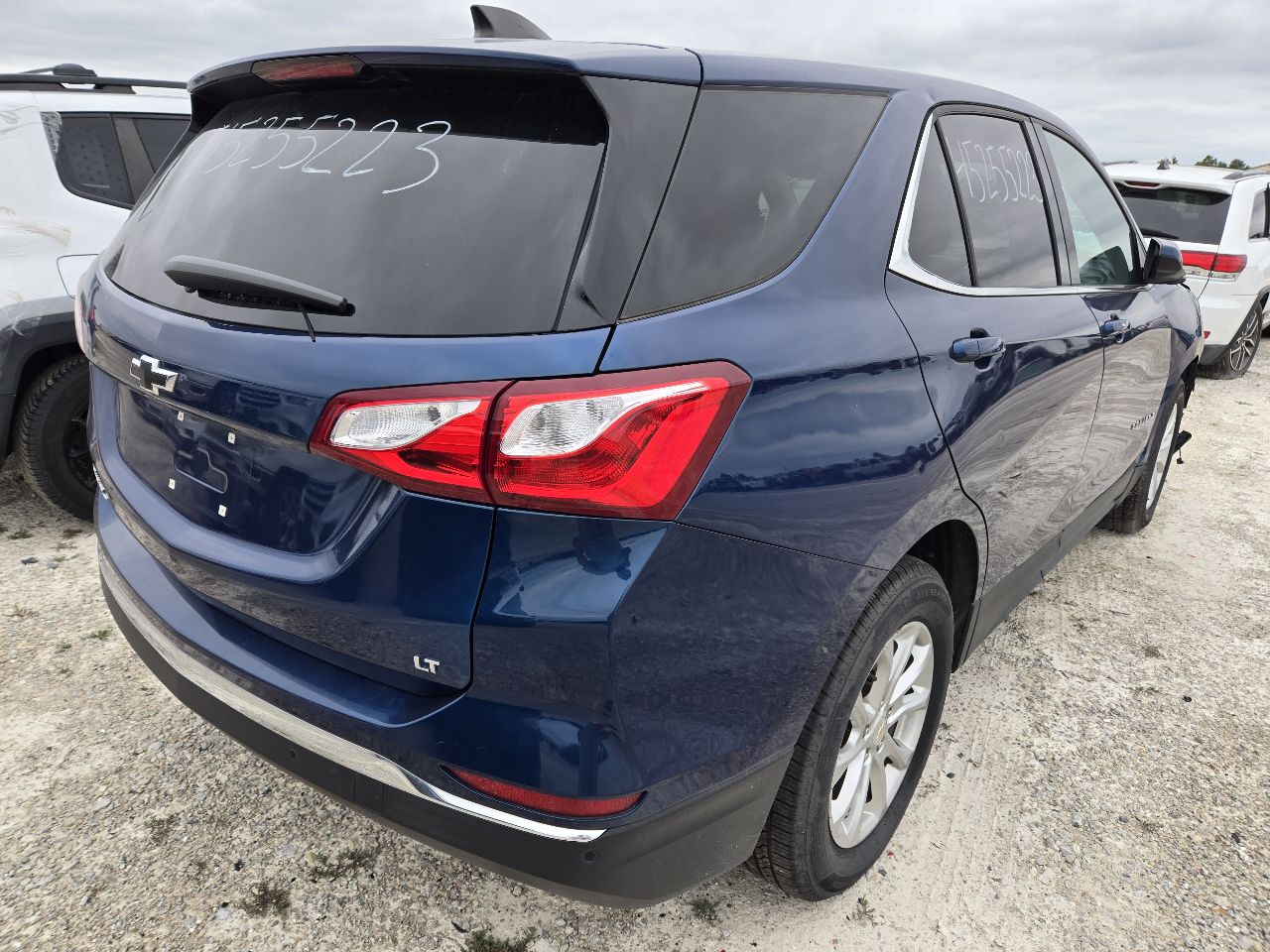 Vehicle/251888_08.jpg