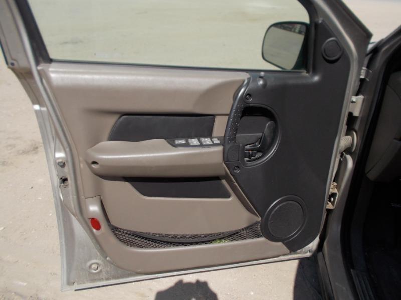 https://f005.backblazeb2.com/file/img-partshotlines-com/Inventory/EX465/Vehicle/27529_08.jpg