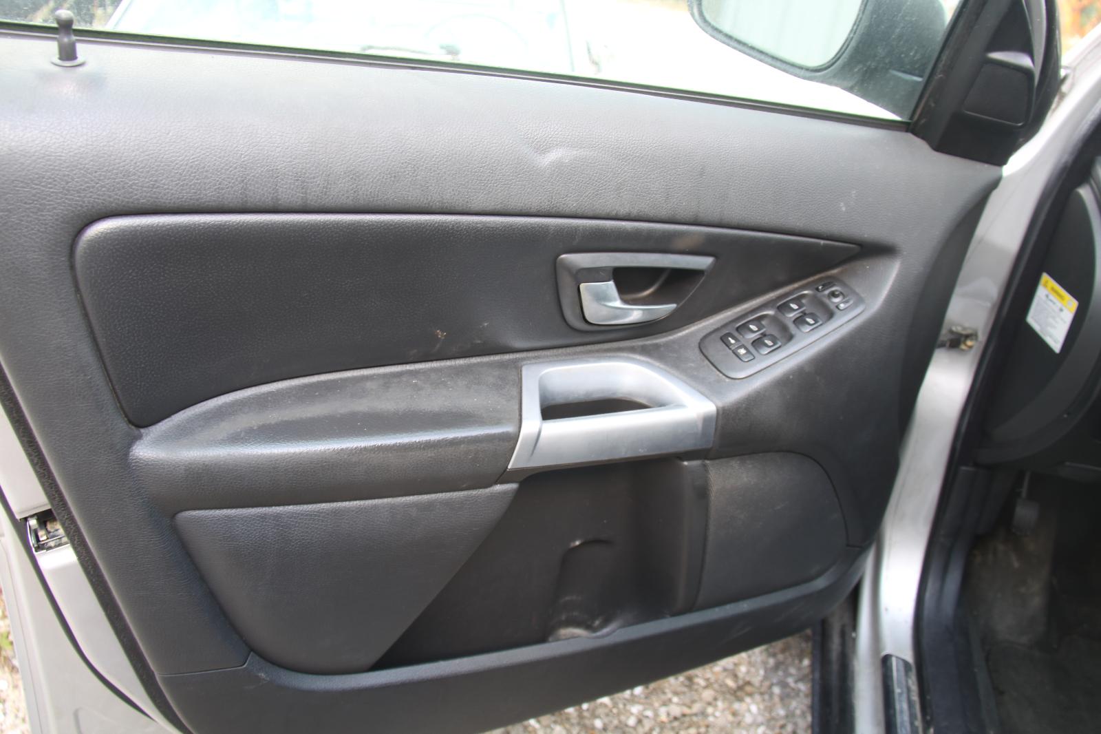 b/e/a/a/c/c168cd98-e889-4e7f-845e-53bd2a810dd5.JPG