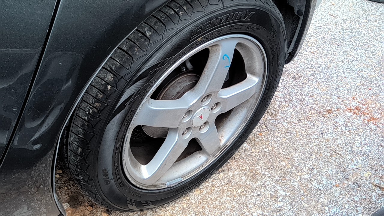 https://f005.backblazeb2.com/file/img-partshotlines-com/Inventory/EX831/Vehicle/14936_10.jpg