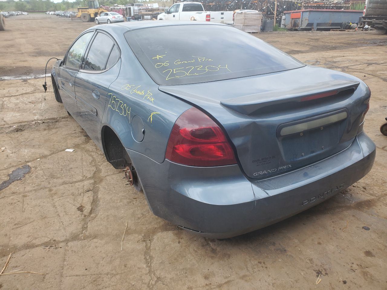 https://f005.backblazeb2.com/file/img-partshotlines-com/Inventory/MA726/Vehicle/40477_11.jpg