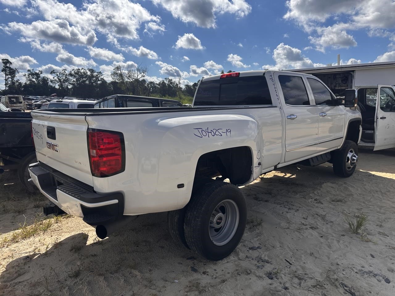 https://f005.backblazeb2.com/file/img-partshotlines-com/Inventory/MA79/Vehicle/78640_04.jpg