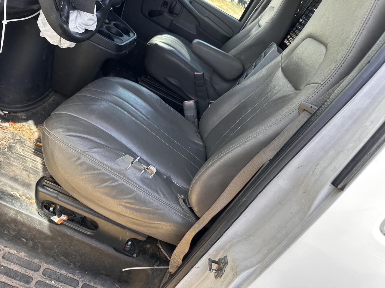 https://f005.backblazeb2.com/file/img-partshotlines-com/Inventory/MA79/Vehicle/78725_11.jpg
