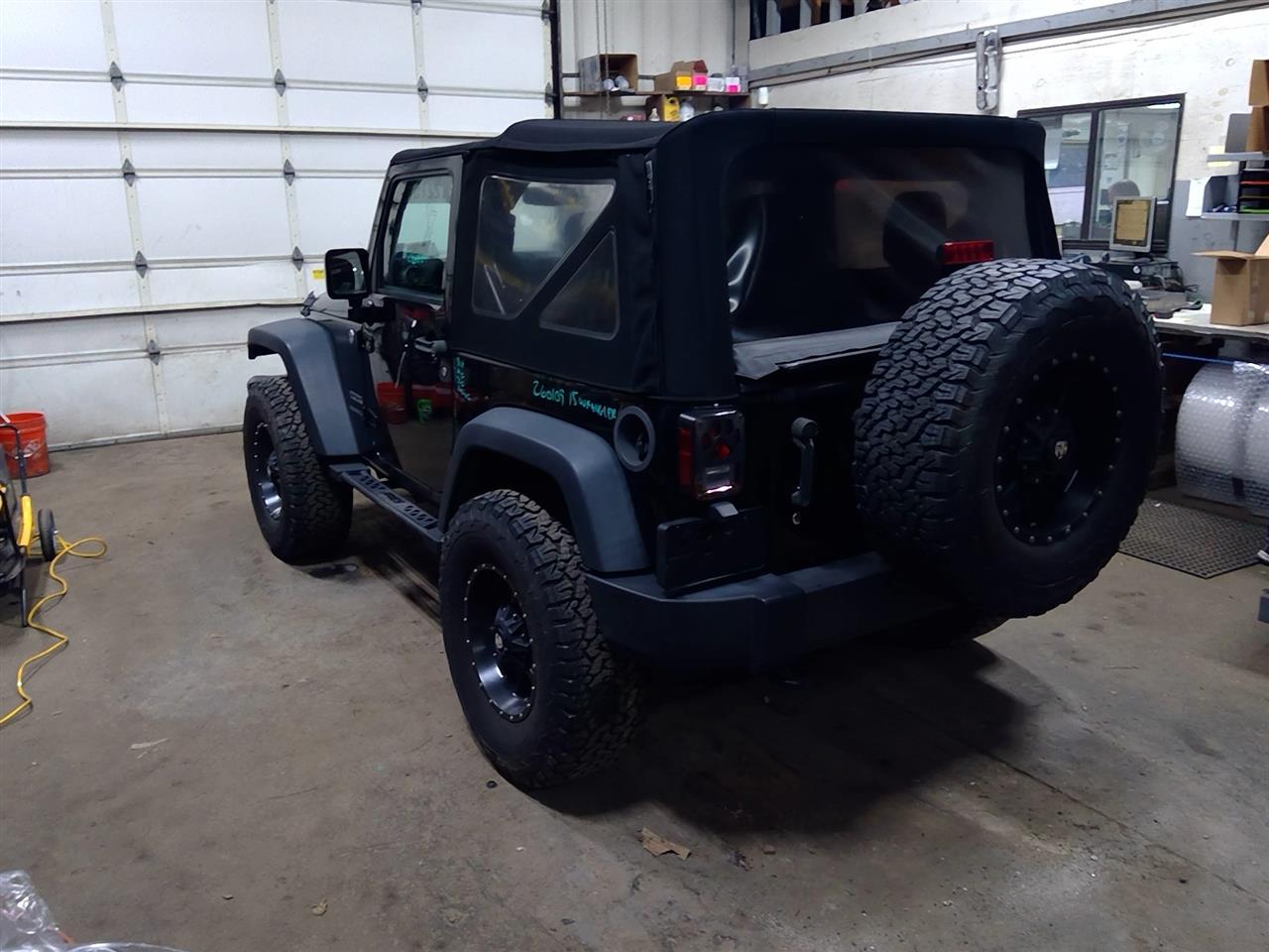 https://f005.backblazeb2.com/file/img-partshotlines-com/Inventory/NE175/Vehicle/39598_04.jpg