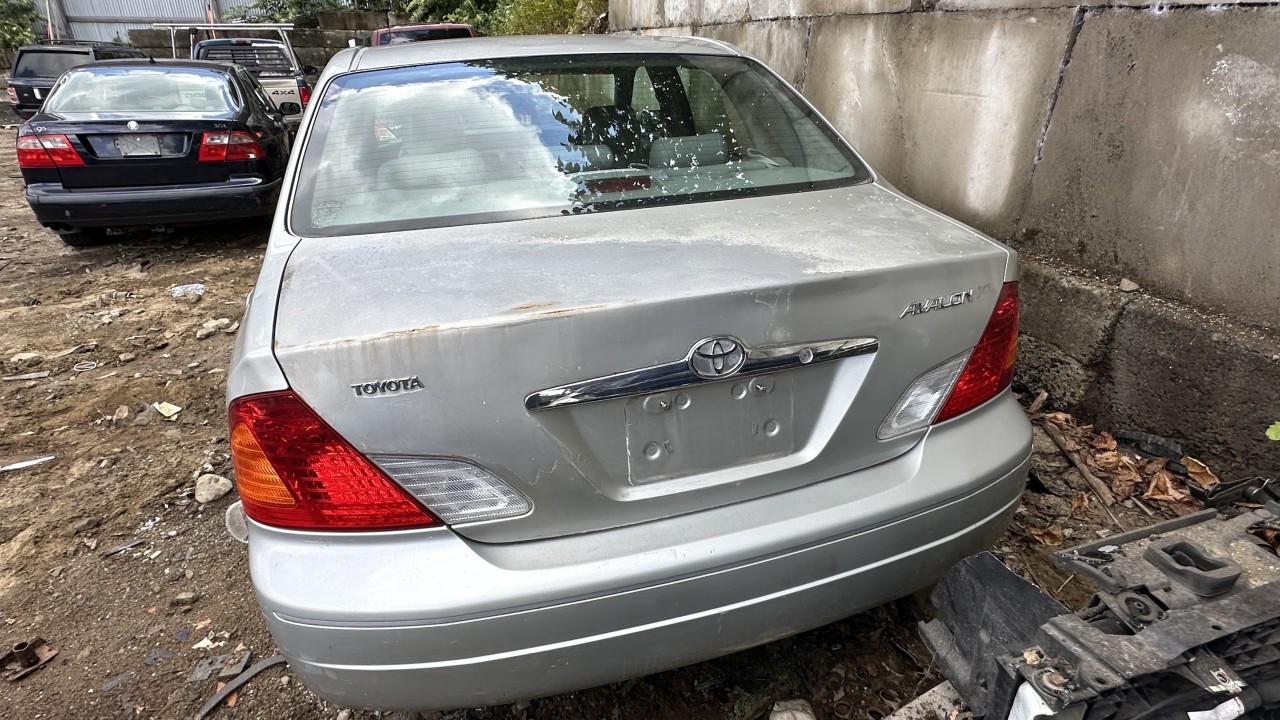 https://f005.backblazeb2.com/file/img-partshotlines-com/Inventory/NE179/Vehicle/63143_07.jpg