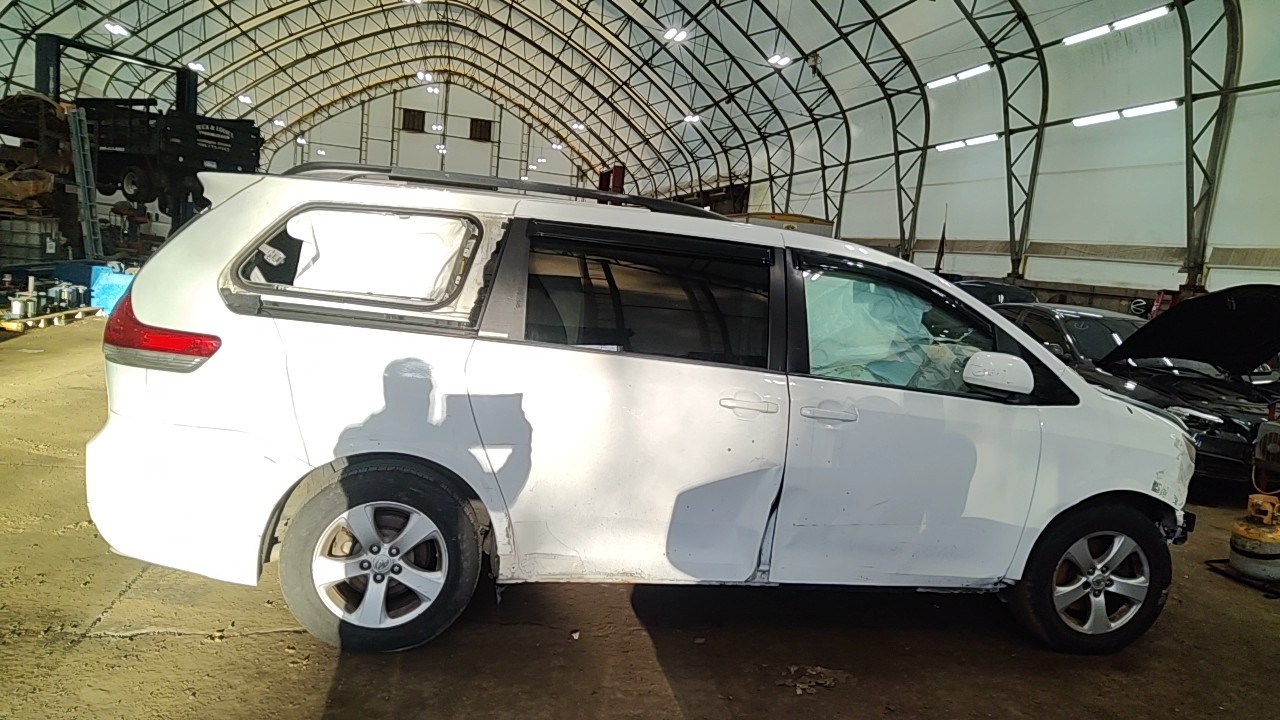 https://f005.backblazeb2.com/file/img-partshotlines-com/Inventory/NE219/Vehicle/492765_07.jpg