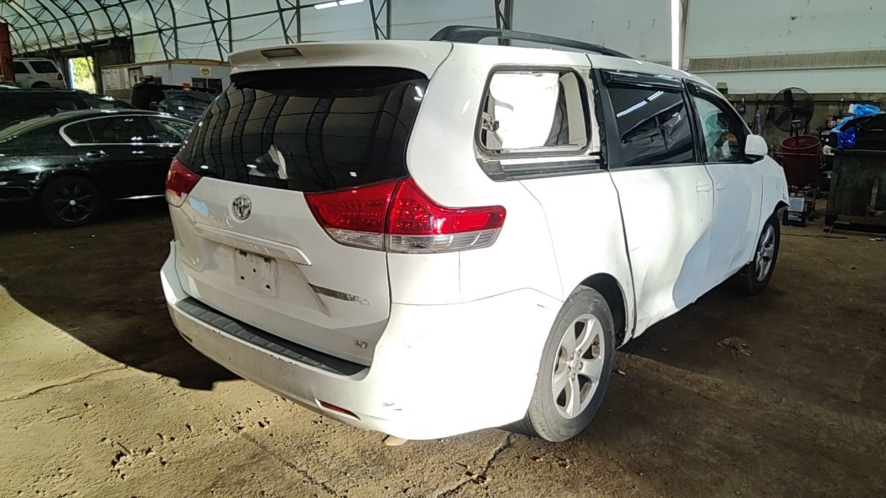https://f005.backblazeb2.com/file/img-partshotlines-com/Inventory/NE219/Vehicle/492765_08.jpg