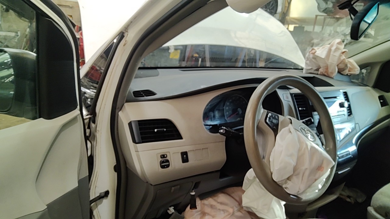 https://f005.backblazeb2.com/file/img-partshotlines-com/Inventory/NE219/Vehicle/492765_11.jpg