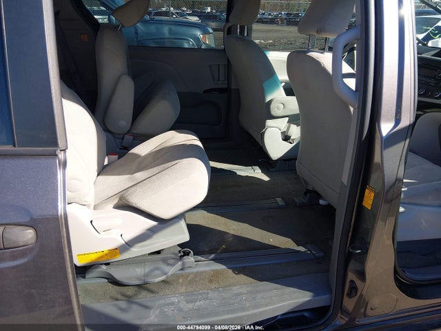 https://f005.backblazeb2.com/file/img-partshotlines-com/Inventory/NE228/Vehicle/143564_08.jpg