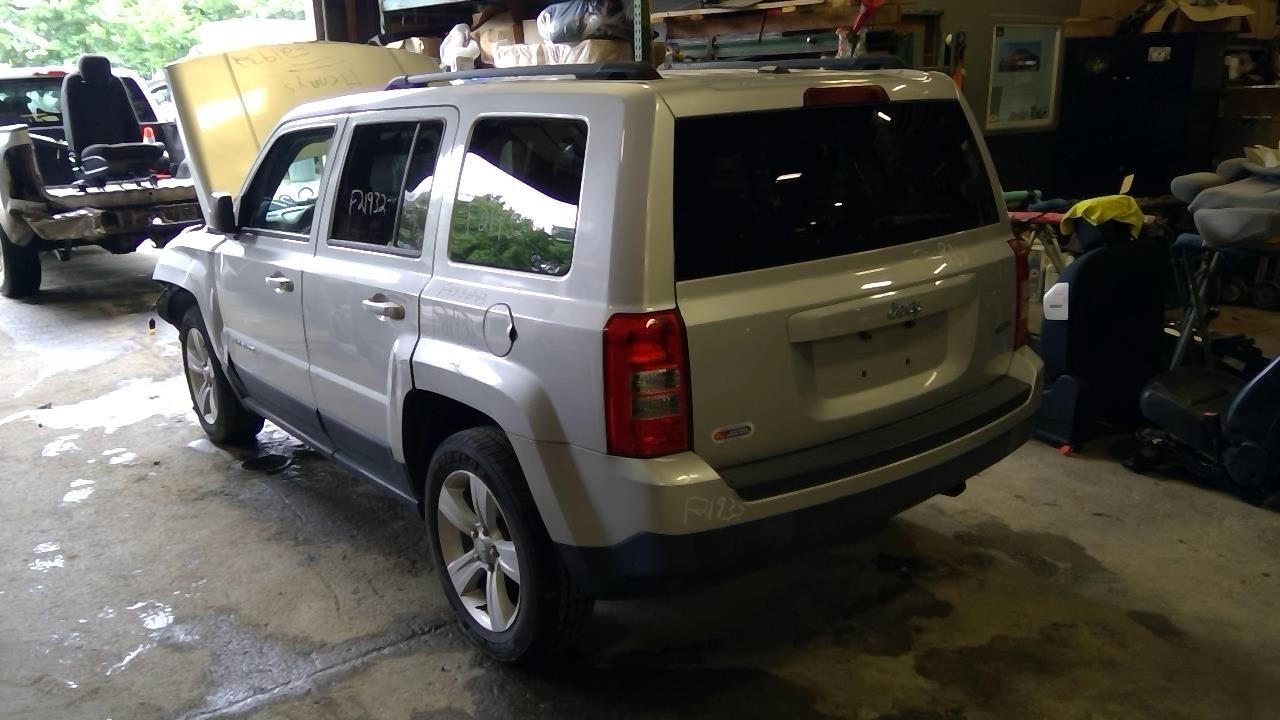 https://f005.backblazeb2.com/file/img-partshotlines-com/Inventory/NE41/Vehicle/123164_10.jpg