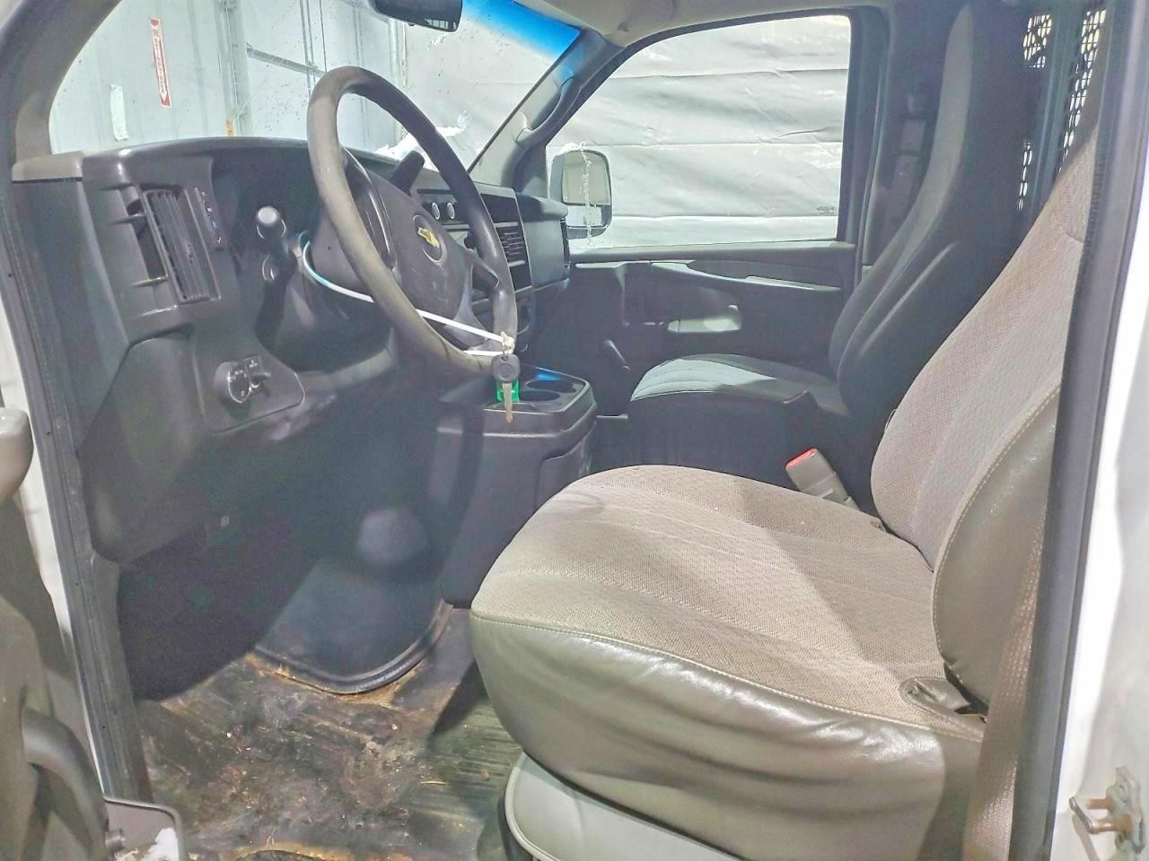 https://f005.backblazeb2.com/file/img-partshotlines-com/Inventory/NE93/Vehicle/26778_07.jpg