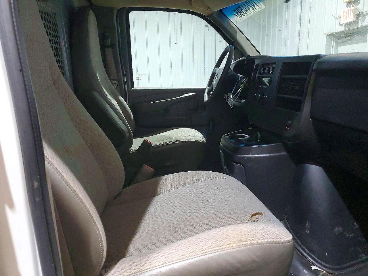 https://f005.backblazeb2.com/file/img-partshotlines-com/Inventory/NE93/Vehicle/26778_11.jpg