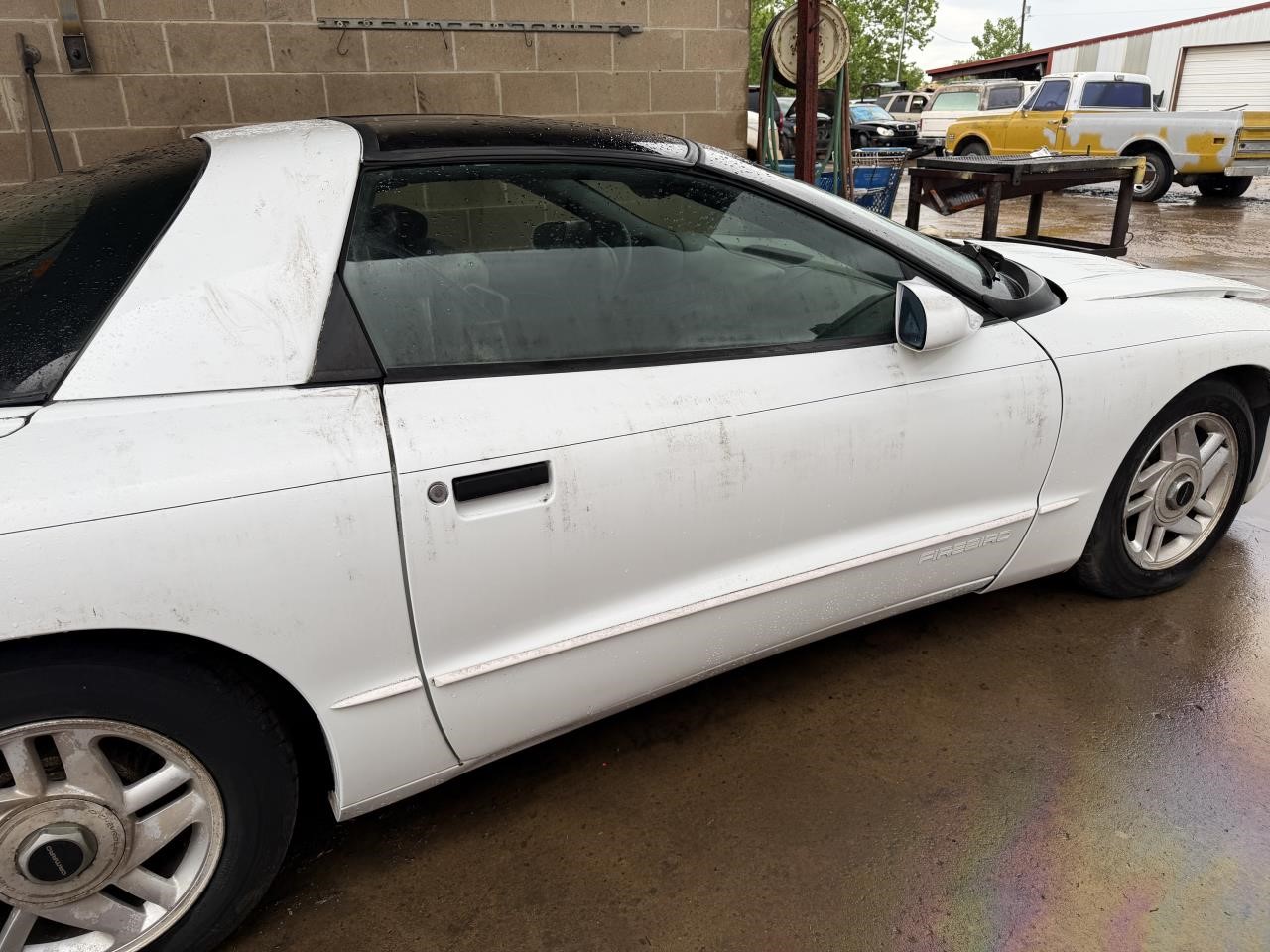 https://f005.backblazeb2.com/file/img-partshotlines-com/Inventory/OK19/Vehicle/27361_08.jpg