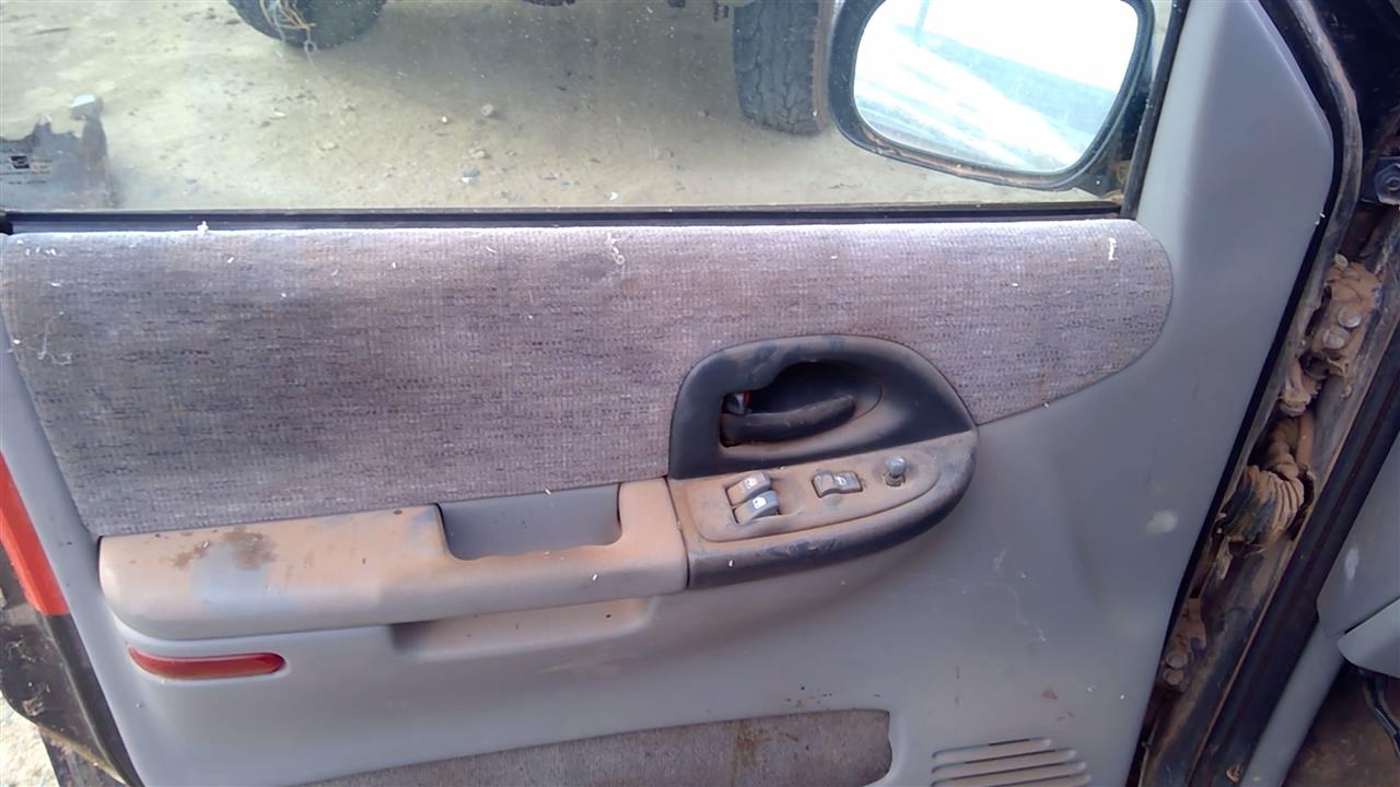 https://f005.backblazeb2.com/file/img-partshotlines-com/Inventory/SW52/Vehicle/20438_03.jpg