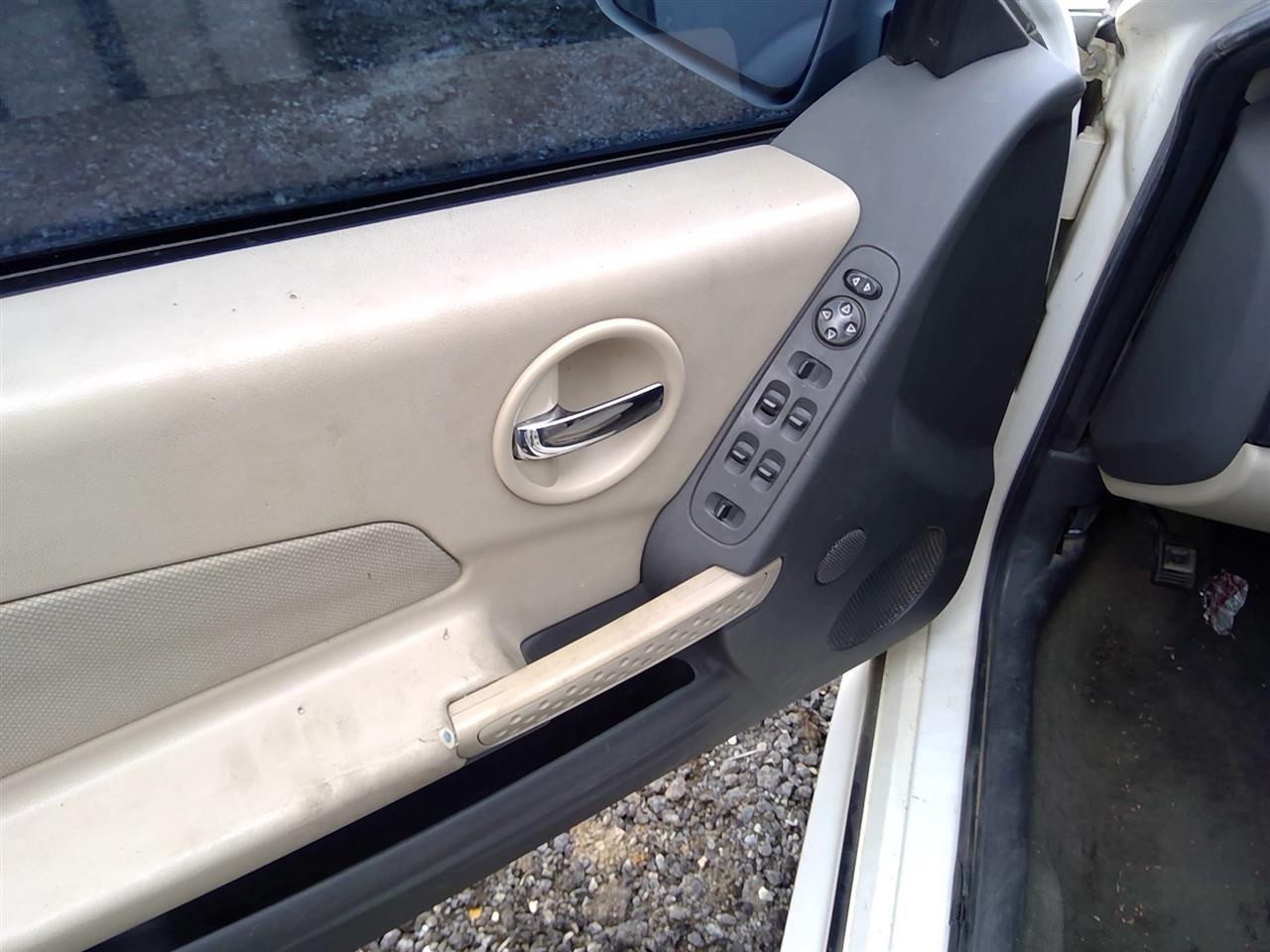 https://f005.backblazeb2.com/file/img-partshotlines-com/Inventory/SW52/Vehicle/20691_02.jpg