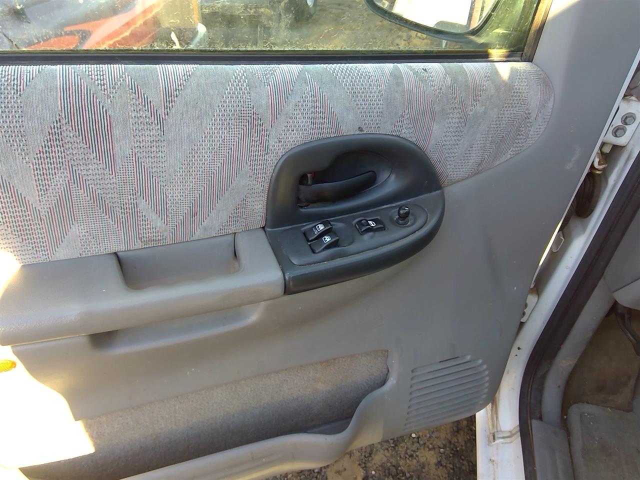 https://f005.backblazeb2.com/file/img-partshotlines-com/Inventory/SW52/Vehicle/20716_02.jpg